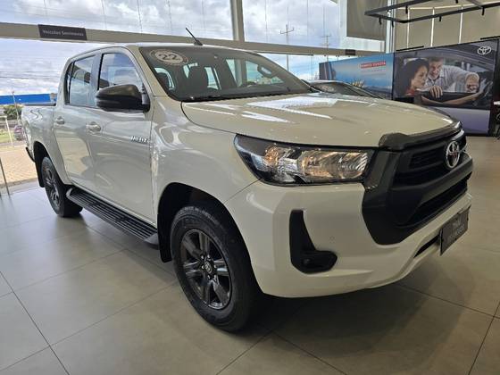 TOYOTA HILUX 2.8 D-4D TURBO DIESEL CD SR 4X4 AUTOMÁTICO